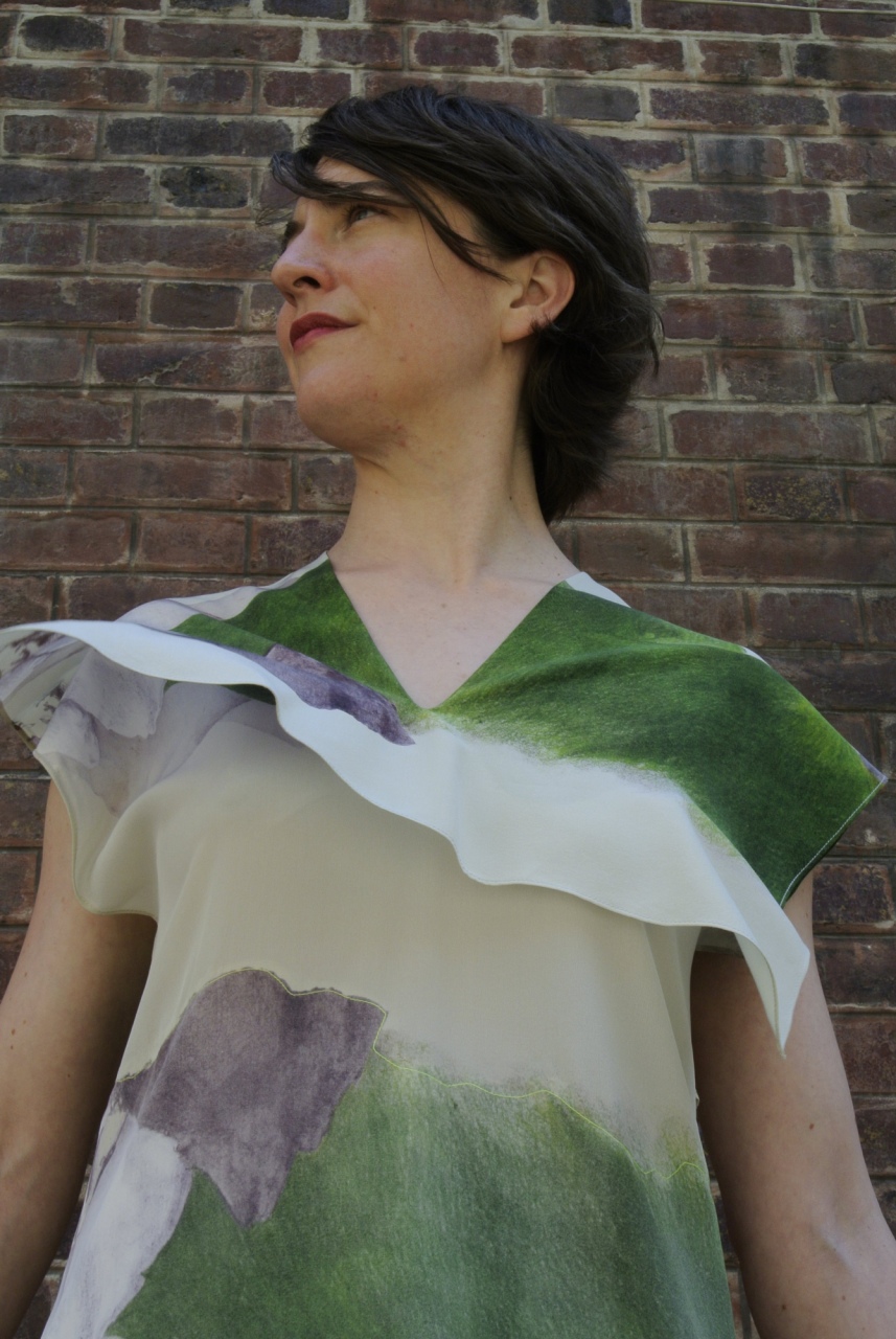 Robe en soie imprimée Montagne, dessin Anne Touquet, série limitée / 2014